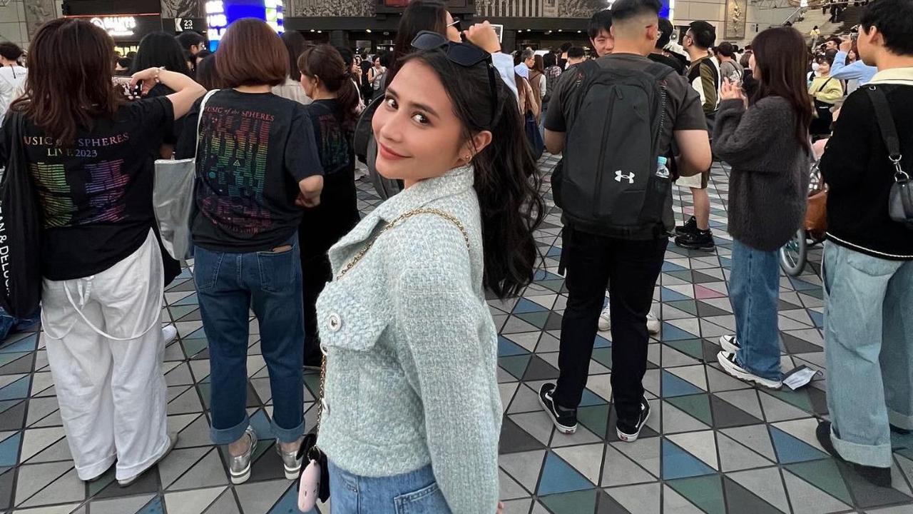 Ada juga yang salfok dengan penampilan Prilly Latuconsina. Penampilannya dipuji begitu cantik.<br>