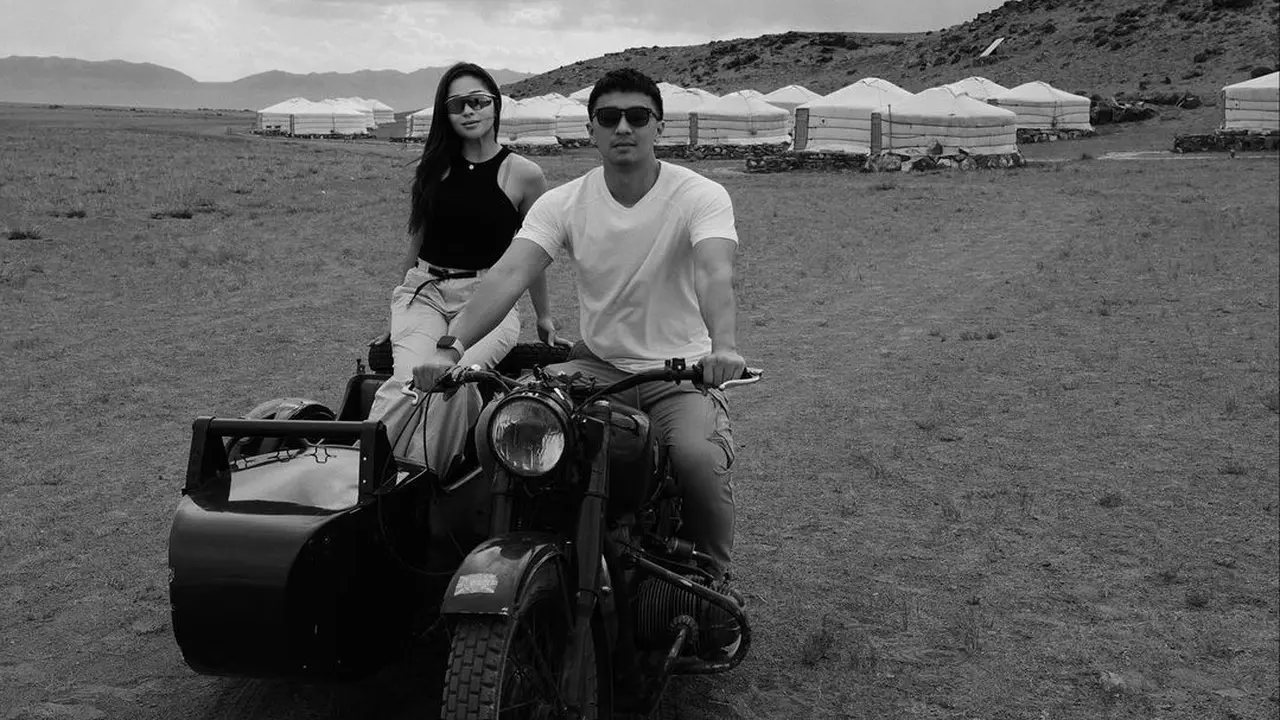 Potret liburan Nikita Willy dan Indra Priawan di Mongolia. (Foto: Instagram/nikitawillyofficial94)