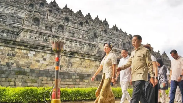 Menbud Fadli Zon Kunjungi Candi Borobudur, Tinjau Kesiapan Perayaan Waisak 2025