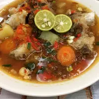 Semangkuk sop tulang sapi pedas. (Liputan6.com/IG/nindriany17)