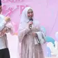 Ria Ricis mengumumkan nama anak perempuannya dalam acara akikah yang digelar Jumat (5/8/2022). (Dok: YouTube&nbsp;https://www.youtube.com/watch?v=0VbzhzCJI0I&nbsp;dyahpamela)