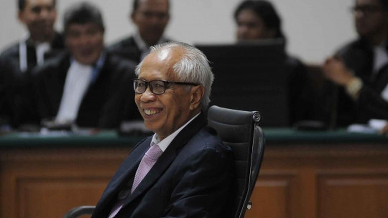 Sidang perdana, OC Kaligis dengar dakwaan JPU