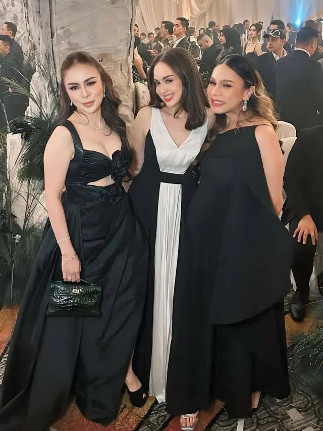 Artis Hadir di Resepsi Luna Maya dan Maxime Bouttier.