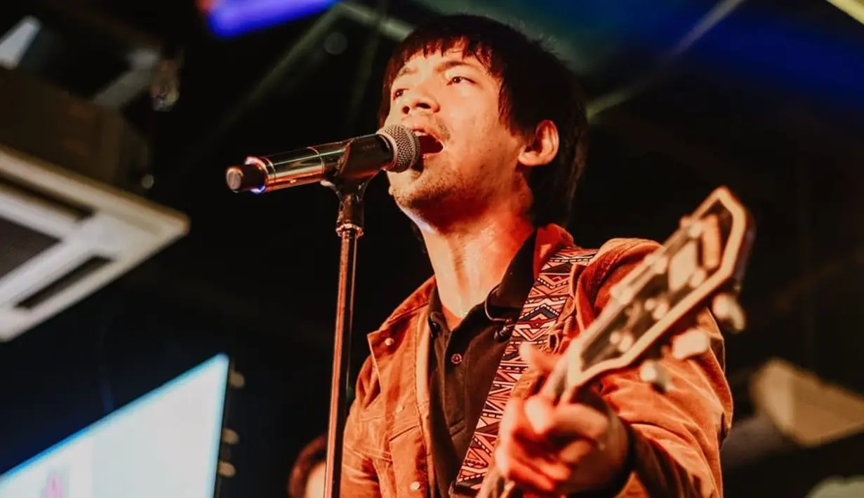 "Jadi banyak orang-orang yang ada dibawah kita (D’Masiv) yang harus kita kasih rezeki juga. Jujur ini pasti goyang lah ekonomi lah, apalagi kebetulan juga di bulan ini kita total 15 offair dan 10 di-cancel, dan ada juga yang di reschedule," tambah Rian D'masiv.  (Instagram/rianekkypradipta)