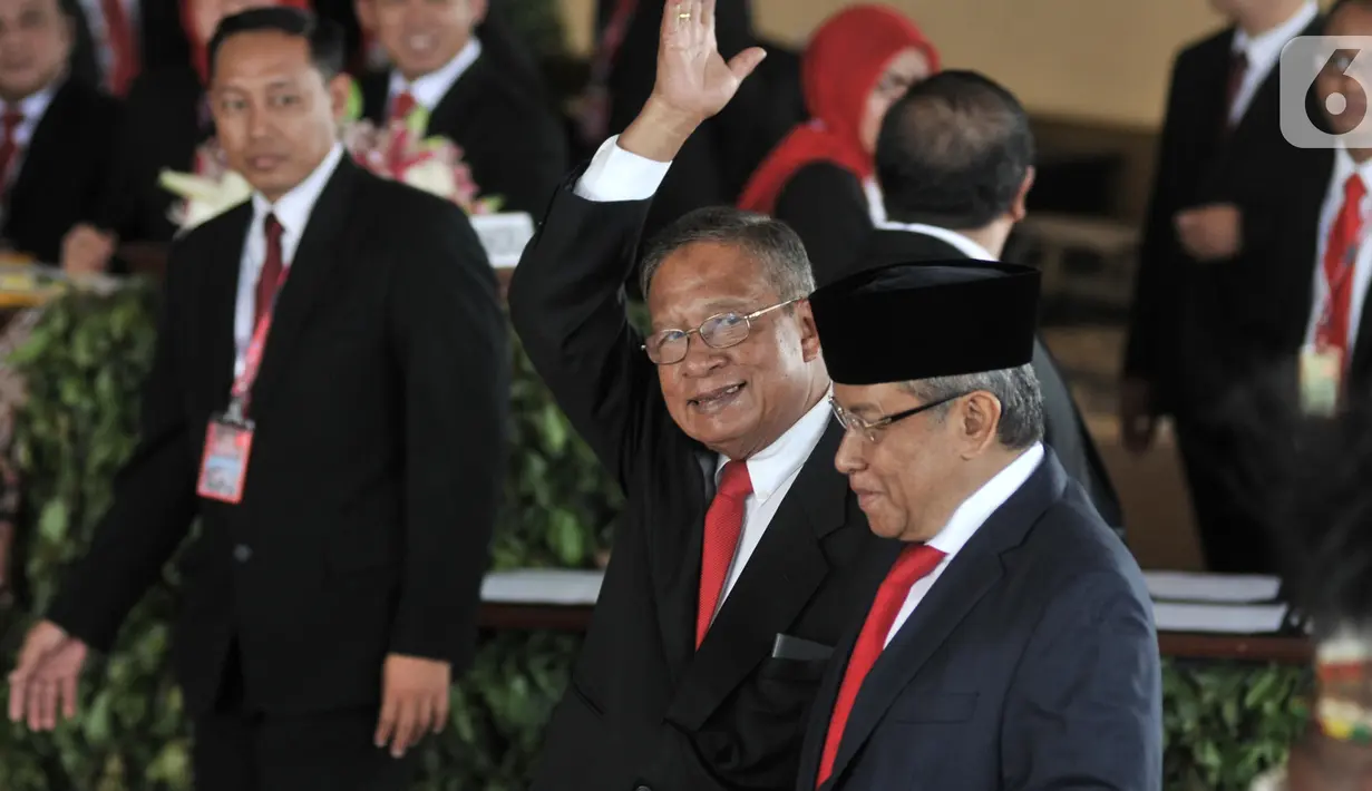 Menteri Koordinator Bidang Perekonomian Darmin Nasutio menghadiri pelantikan Presiden dan Wapres 2019 di Gedung MPR/DPR/DPD RI, Senayan, Jakarta, Minggu (20/10/2019). Jokowi-Ma'ruf Amin resmi dilantik sebagai Presiden dan Wapres RI periode 2019-2024. (merdeka.com/Iqbal S. Nugroho)