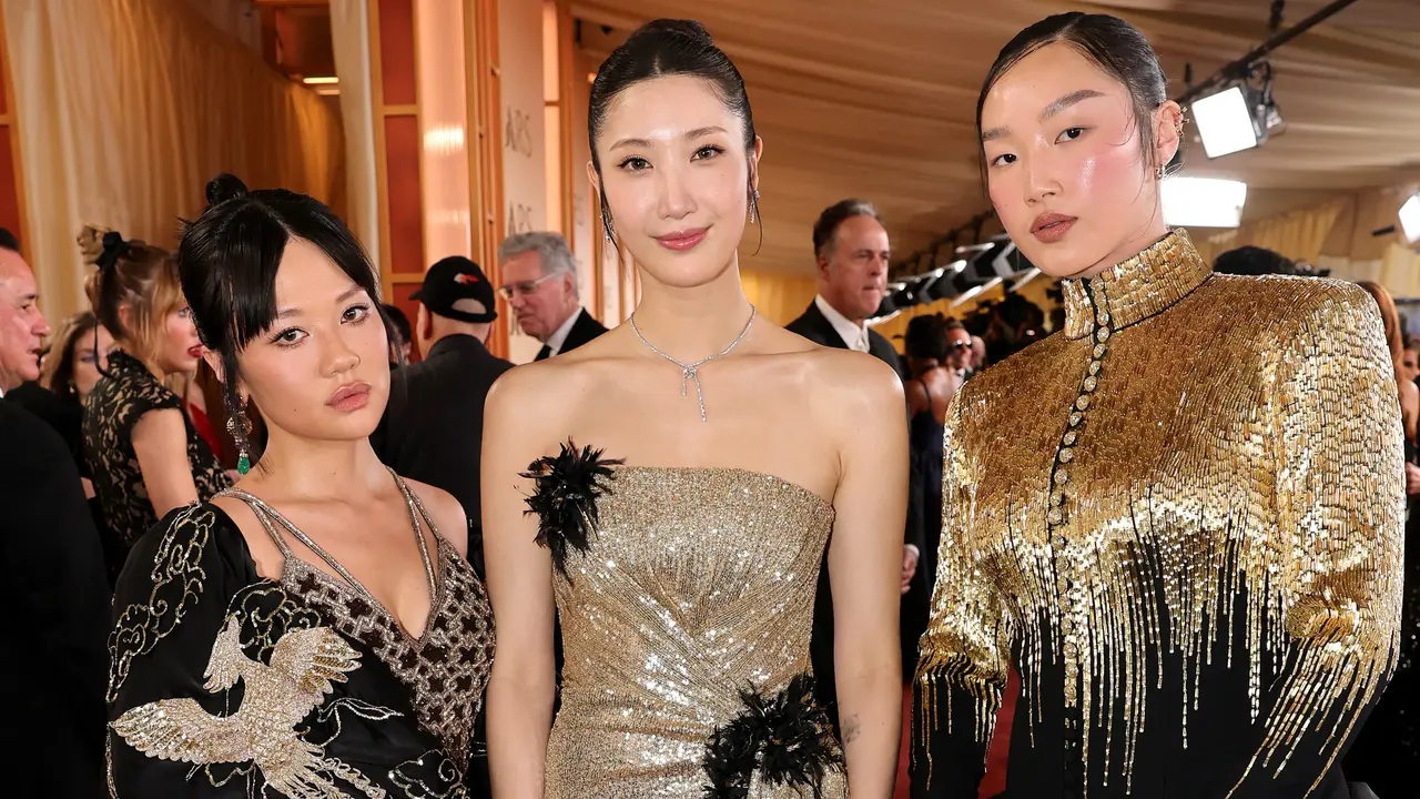 Trio Kpop Demon Hunters Bergaya Serba Emas di Karpet Merah Oscar 2026, dari Ejae hingga Rei Ami