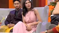 Wajah panik Syahnaz Sadiqah saat diramal bakal gampang selingkuh dari Jeje Govinda. (Dok: TikTok @Tiyati75)