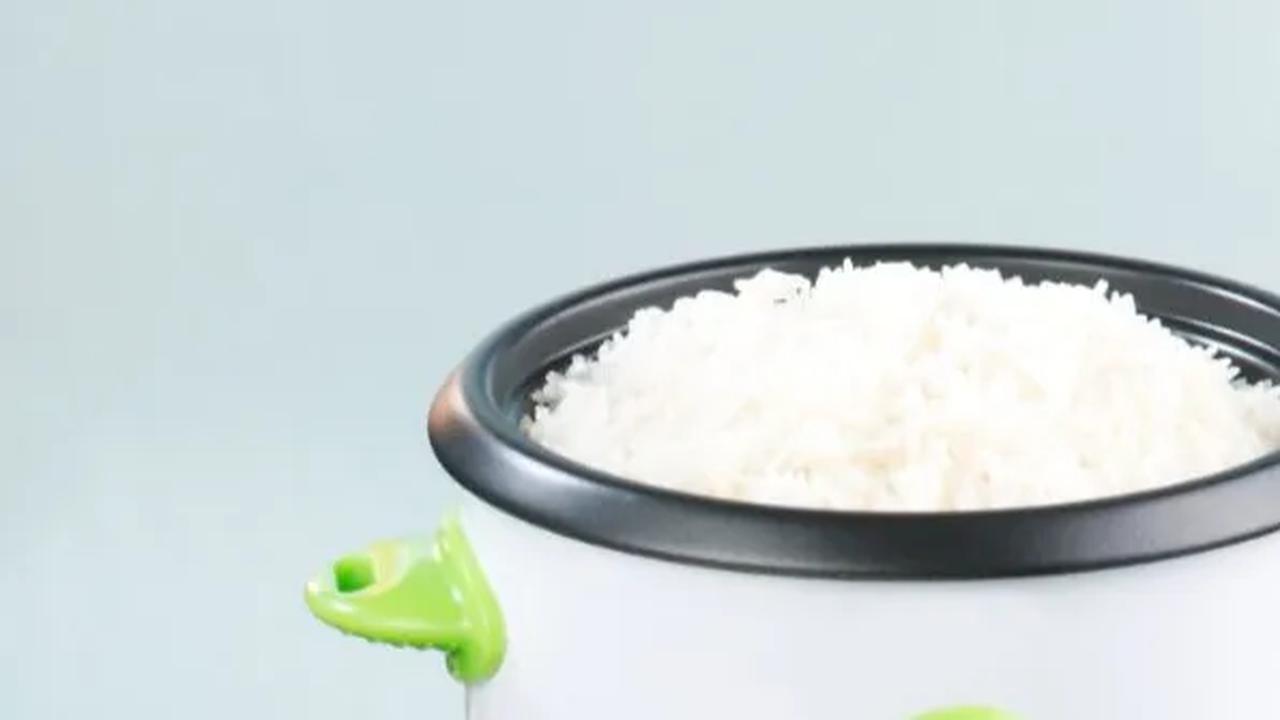 Pemerintah Bagi-Bagi 500 Ribu Rice Cooker Gratis Bulan Depan