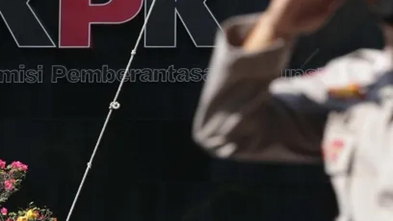 Direktur Penyidikan Komisi Pemberantasan Korupsi (KPK) yang juga mengemban amanah sebagai Plt Deputi Penindakan dan Eksekusi KPK Brigjen Pol Asep Guntur Rahayu mengundurkan diri dari dari pejabat di KPK.