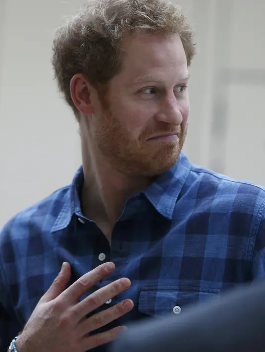Sumber lain mengatakan bahwa pemberitaan berpindahnya Pangeran Harry ke Canada demi dekat dengan Meghan Markle tidak benar. Juga kabar pertunangannya yang ramai beredar belum diketahui juga kebenarannya. (AFP/Bintang.com)