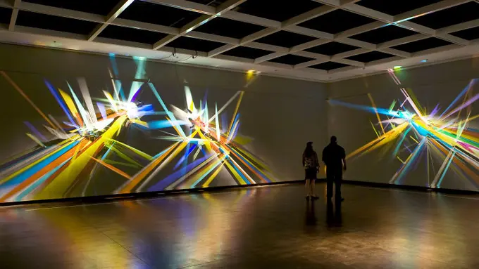 [Bintang] Lightpainting, Seni Unik Abad 21 Ini Bikin Tembok Warna-warni