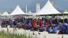 Pramuka Inggris berkumpul untuk meninggalkan perkemahan Jambore Pramuka Dunia di Buan, Korea Selatan, Sabtu, 5 Agustus 2023.  (Kim Joo-hyung/Yonhap via AP)