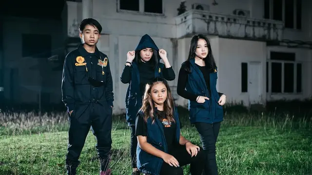 Persahabatan Betrand Peto, Anneth Delliecia, dan Alifa Lubis.