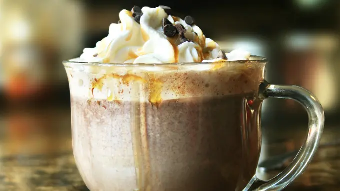 [Bintang] Nggak Mahal, Ini Cara Mudah Bikin Hot Chocolate Caramel