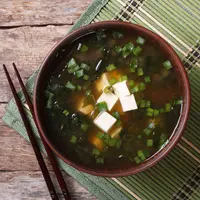 Ilustrasi miso soup/copyrightshutterstock/Sergii Koval