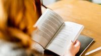 Ilustrasi Membaca Buku Credit: pexels.com/Melanie
