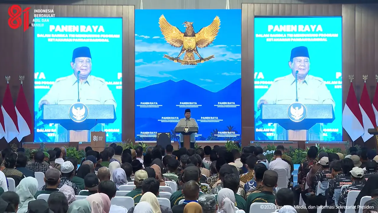 Presiden Prabowo Subianto saat memimpin Panen Raya TNI di Lanud Abdulrachman Saleh, Kabupaten Malang, Jawa Timur. (Istimewa)