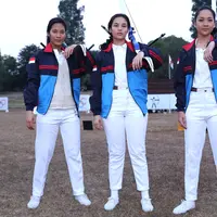 Tara Basro (sebagai Kusuma Wardhani), Chelsea Islan (sebagai Lilis Handayani), dan Bunga Citra Lestari (sebagai Nurfitriyana) dalam film '3 Srikandi'.(Galih W. Satria/Bintang.com)