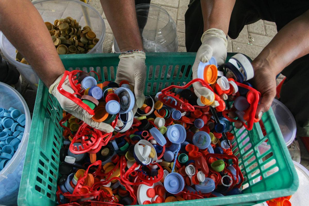 FOTO: Potret Pengolahan Sampah Plastik di Bank Sampah Kertabumi