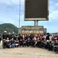 Rombongan WIMT 2022 disambut anggota Hanoi Motorbike Club di Cau Treo Border, Vietnam. Dok: KBRI Hanoi