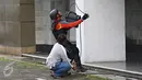 Pasukan Datasemen Jalamangkara (Denjaka) TNI AL melakukan latihan pembebasan sandera di Gedung Pelni, Jakarta, Minggu (20/12). Latihan untuk membangun sinergitas kemampuan intelijen dengan Denjaka untuk operasi intelijen. (Liputan6.com/Immanuel Antonius)