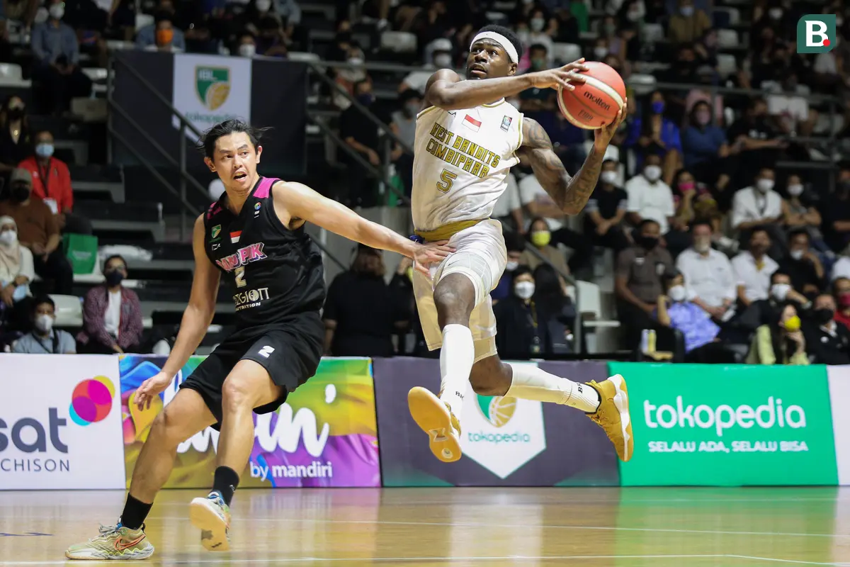 Foto: West Bandits Combiphar Solo Menangkan Laga Panas Melawan Rans PIK Basketball dengan Skor Telak