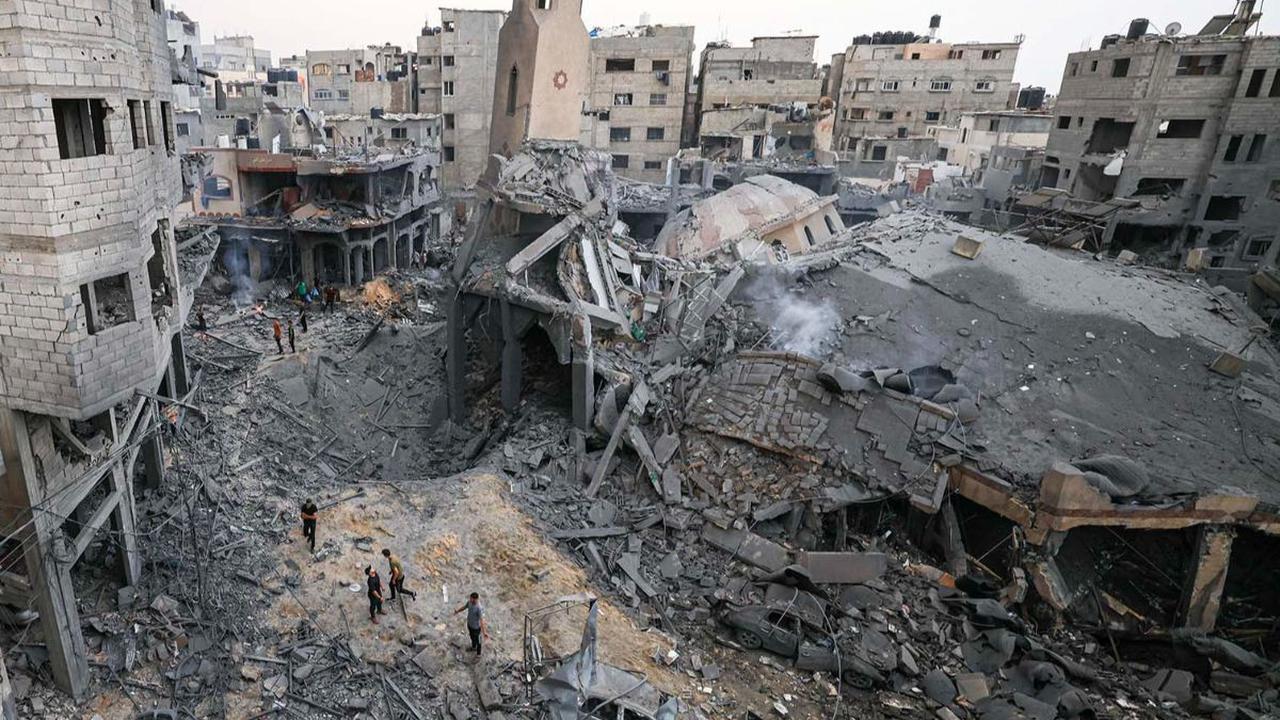 Serangan Israel di Jalur Gaza menciptakan kehancuran luar biasa. Sejumlah masjid besar dan ternama di wilayah Palestina turut menjadi korban serangan tanpa ampun Israel yang dilancarkan sebagai balasan untuk Hamas.<br>