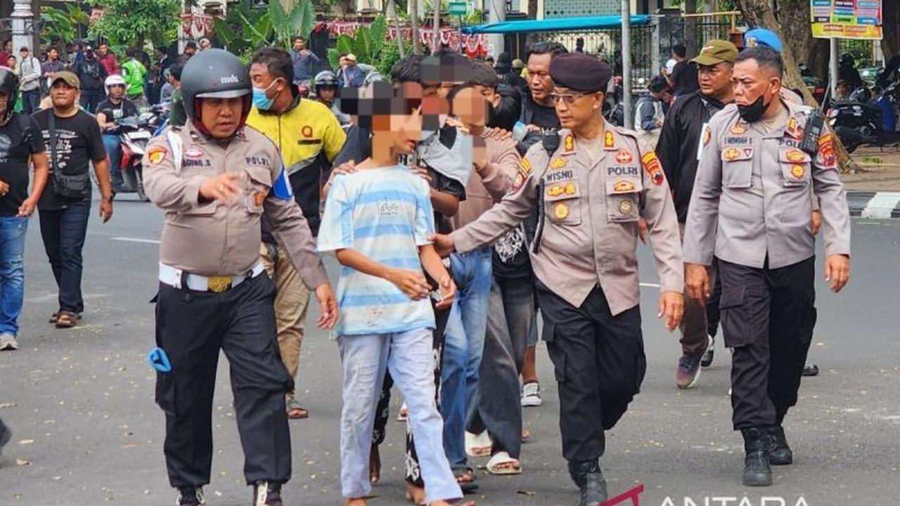 Puluhan Remaja Ditangkap: Mengapa Markas Polisi Jawa Tengah Diserang Setelah Demo Mahasiswa?