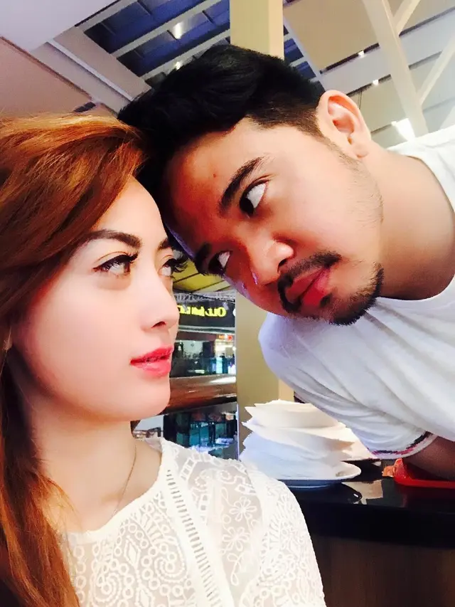 [Bintang] Roby Geisha dan Cinta Ratu Nansya