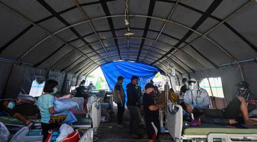 Tenda perawatan korban gempa Mamuju
