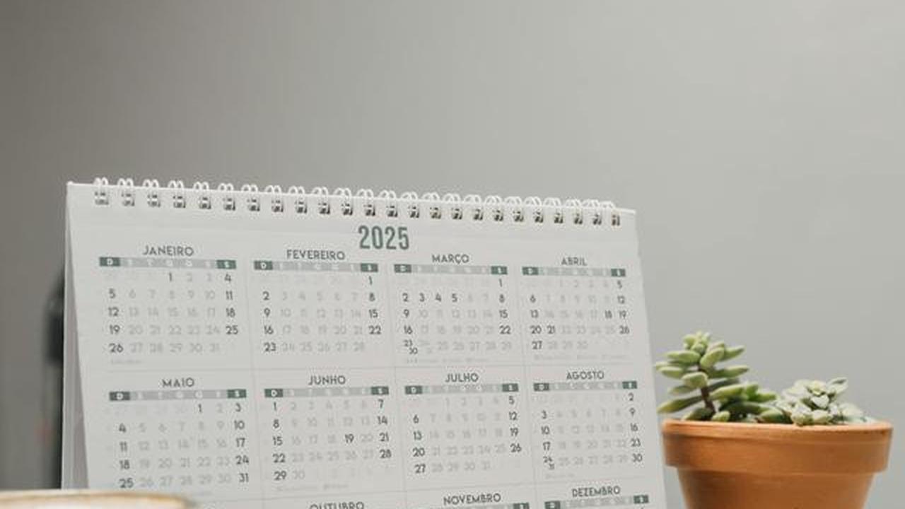 Ilustrasi Kalender 2025.