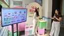 Pada kesempatan ini, Sonia Mega Cheresnetta selaku Lifebuoy Assistant Brand Manager menjelaskan tentang formula yang ada di dalam Lifebuoy Skin Solutions.  [Foto: Fimela. dok]