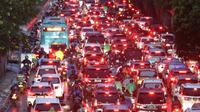 Suasana arus lalu lintas di Jalan TB Simatupang Jakarta Selatan saat sore hari, Rabu (20/8/2025). (KapanLagi.com/Budy Santoso)