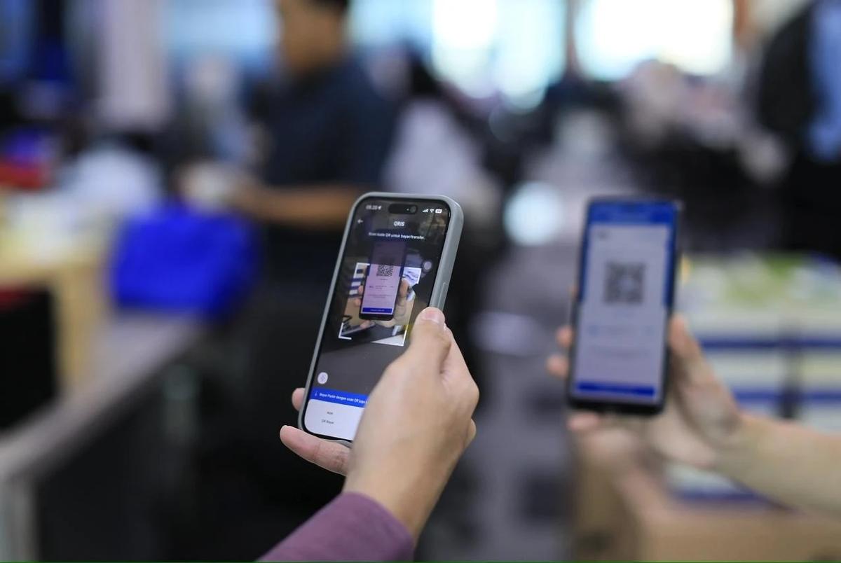 Tanpa Ribet, Kirim THR Praktis dengan QRIS Transfer dan Transfer Emas di BRImo