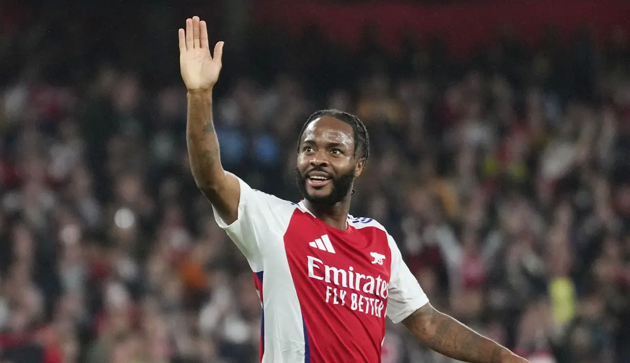 Arsenal sukses menghajar Bolton Wanderers dengan skor telak 5-1 dalam laga putaran ketiga Carabao Cup 2024/2025 yang digelar di Emirates Stadium, Kamis (26/9/2024) dini hari WIB. Raheem Sterling sukses mencetak gol pertamanya bersama Arsenal sejak bergabung dengan klub pada musim panas kemarin. Sterling dipinjam dari Chelsea. (AP Photo/Kirsty Wigglesworth)