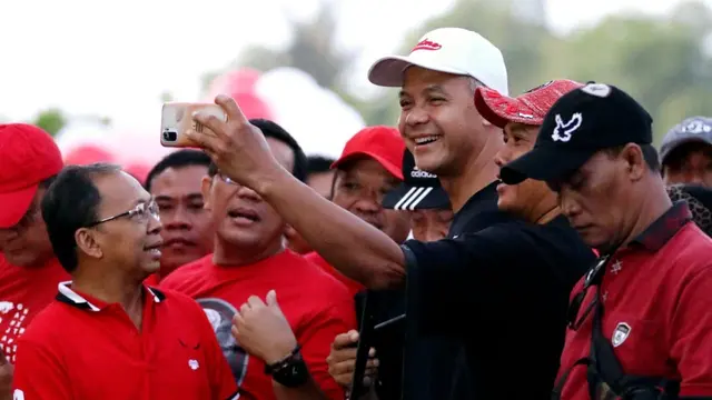 Bakal calon presiden (Bacapres) dari PDI Perjuangan Ganjar Pranowo menghadiri acara Creative Fun Walk di depan Kantor Gubernur Bali, Sabtu (17/6/2023) pagi (Tim Humas PDIP)