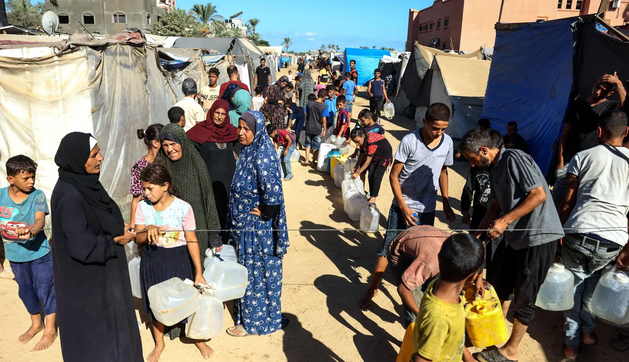 Badan PBB untuk pengungsi Palestina (UNRWA) telah mengeluarkan peringatan bahwa akan ada lebih banyak warga Palestina di Jalur Gaza yang mengalami kekurangan air bersih dan mudah terserang penyakit. (Bashar TALEB/AFP)