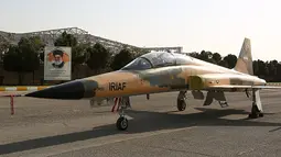 Gambar yang dirilis Kementerian Pertahanan Iran pada 21 Agustus 2018 memperlihatkan jet tempur terbaru generasi keempat bernama Kowsar. Iran menyebut jet ini untuk menghalangi musuh dan menciptakan perdamaian abadi. (AFP/IRANIAN DEFENCE MINISTRY/HO)