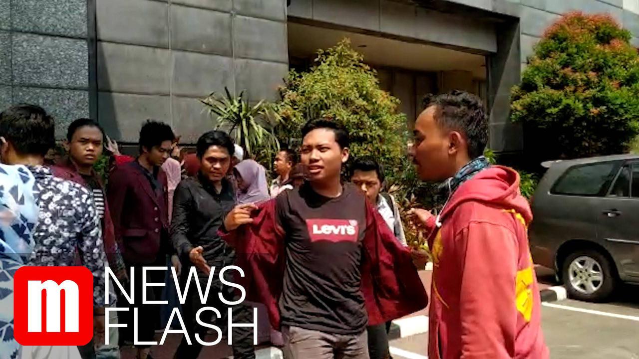 VIDEO: Polda Metro Jaya Lepas 56 Mahasiswa yang Ditangkap Saat Demo di DPR