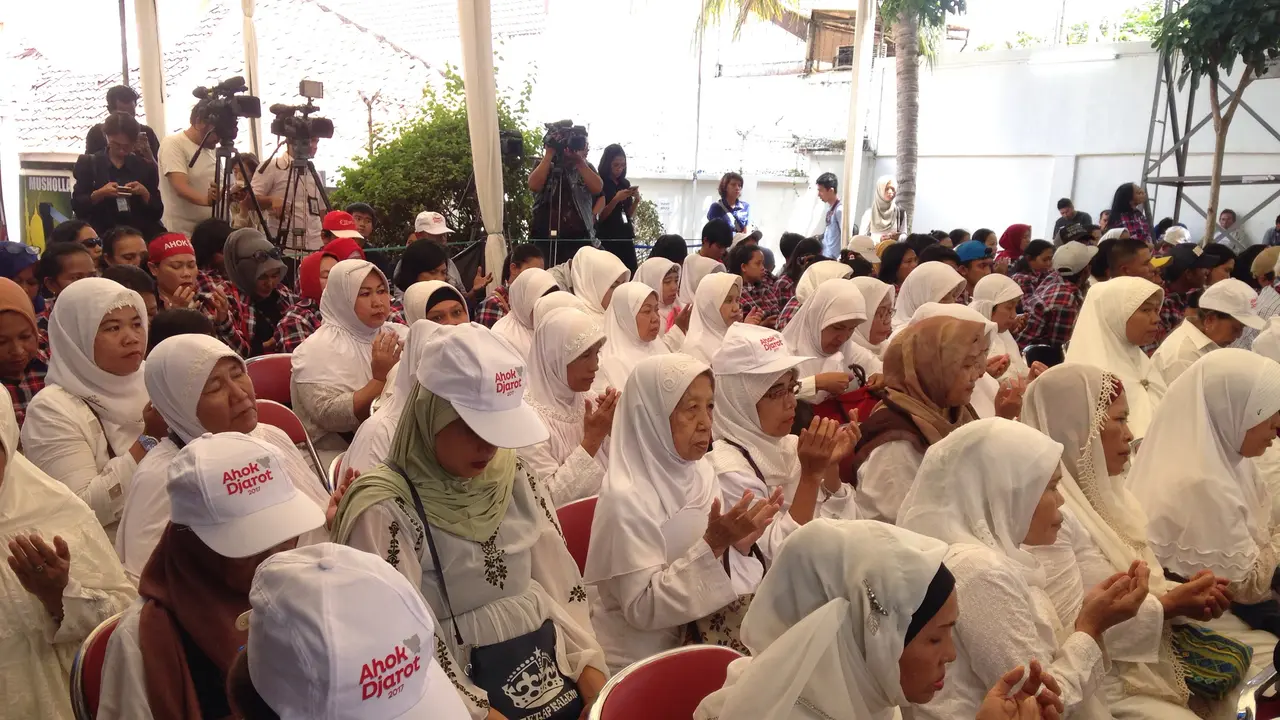 Warga Jakarta Berdzikir Untuk Ahok di Rumah Lembang