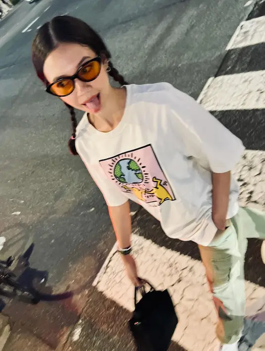 Liburan di kampung halaman sang ayah, Yuki Kato terlihat menyatu layaknya warga lokal. [@yukikt]