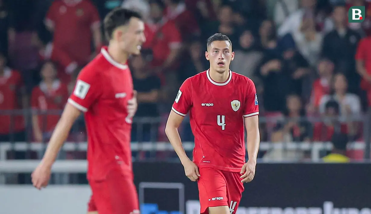 <p>Pemain Timnas Indonesia, Jay Idzes, saat melawan Vietnam dalam laga Grup F Kualifikasi Piala Dunia 2026 zona Asia di Stadion Utama Gelora Bung Karno (SUGBK) Senayan, Jakarta, Kamis (21/3/2024). (Bola.com/Bagaskara Lazuardi)</p>