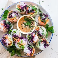 Vegan dan vegetarian sangat berbeda, ini yang harus kamu ketahui antara keduanya. (Foto: Unsplash / @ellaolsson)