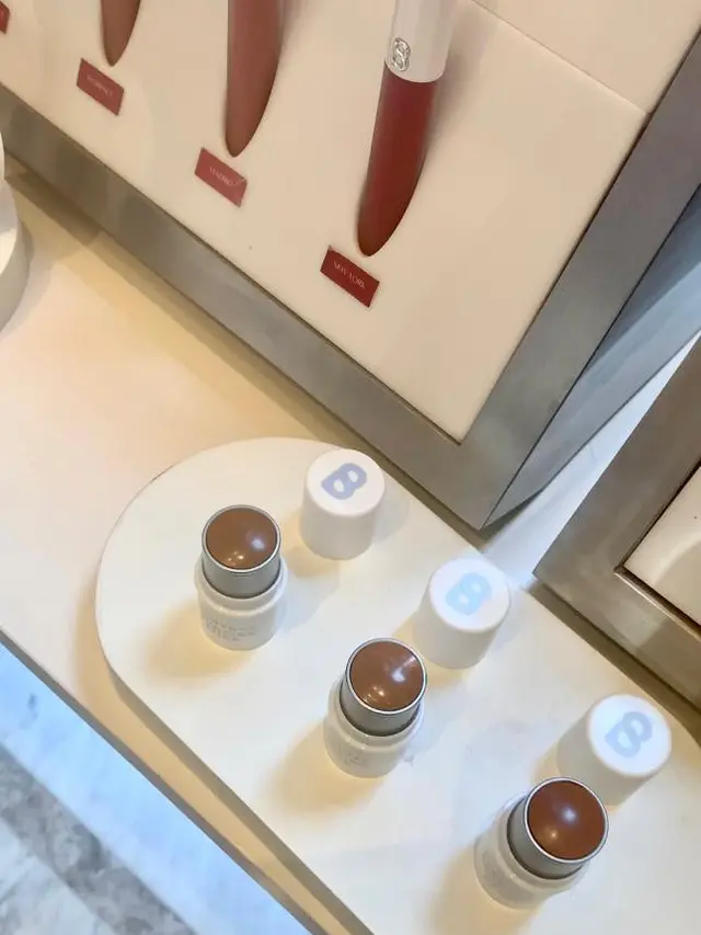 Dian Pelangi, Sarah Sofyan dan Astrid Satwika jadi Wajah Kampanye Buttonscarves Beauty Terbaru