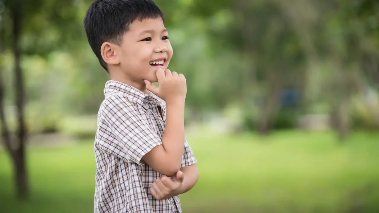 Cara Sederhana Menanamkan Sopan Santun Sejak Dini Melalui Aktivitas Magic Words Jar Bersama Anak