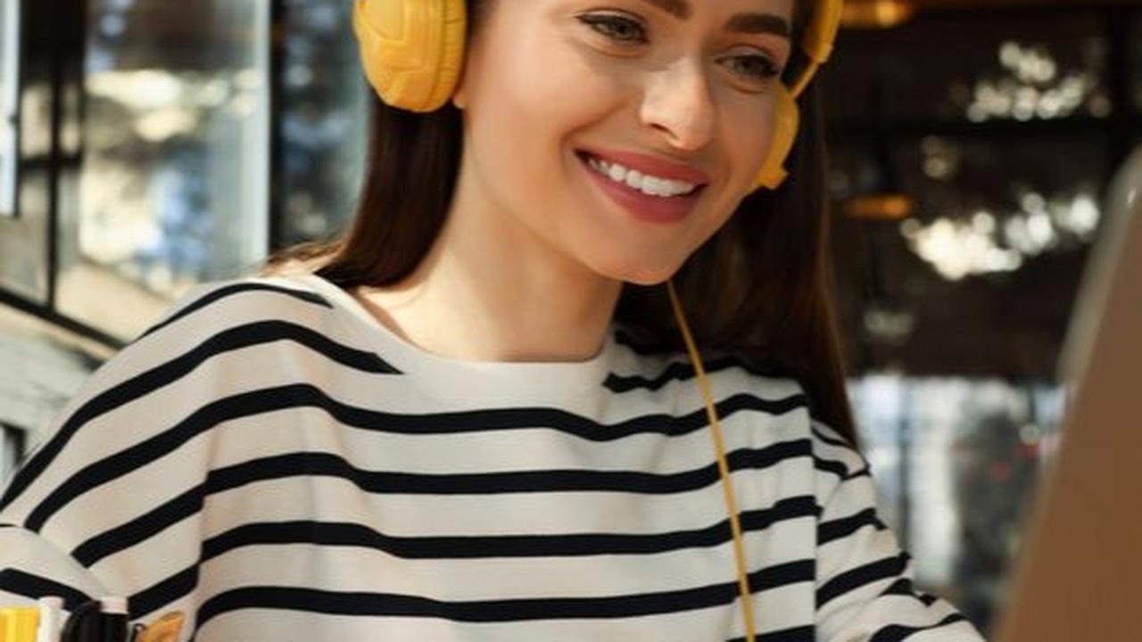 Benarkah Mendengarkan Musik Bisa Bikin Fokus Bekerja?