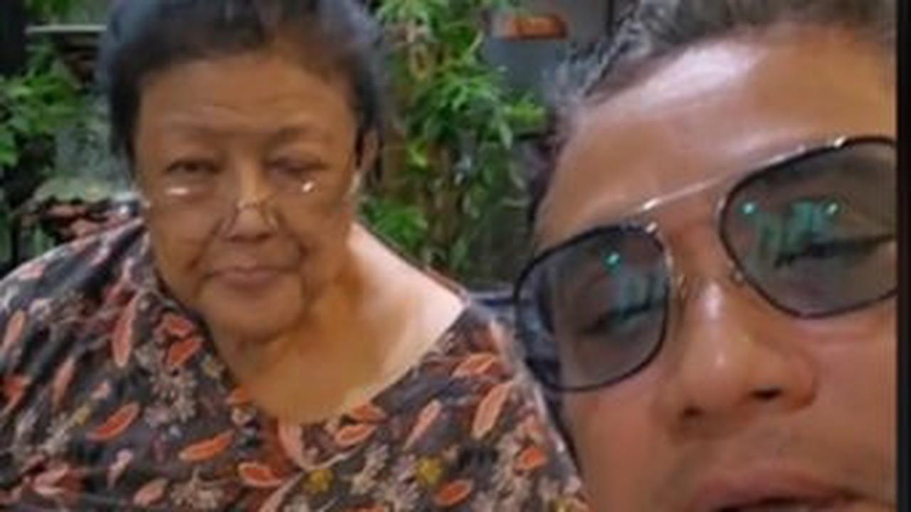 Dede Yusuf Meminta Doa pada Ibu<br>