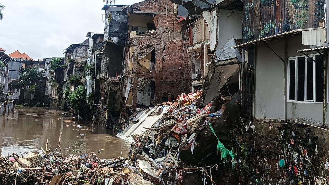 4 Orang Hilang Terseret Banjir di Denpasar, Ruko Ambruk Dihantam Derasnya Arus