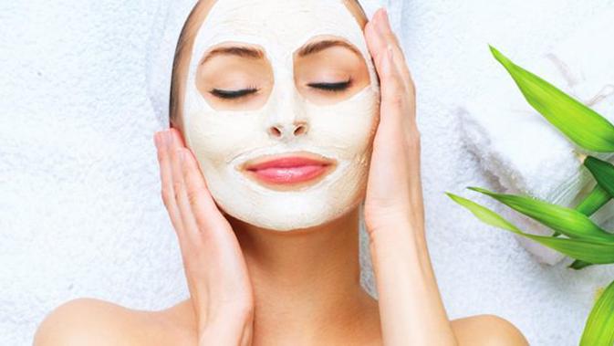 Bukan Hanya Bedak Ini Manfaat Lain Bedak Marcks Sebagai Masker Jerawat Beauty Fimela Com
