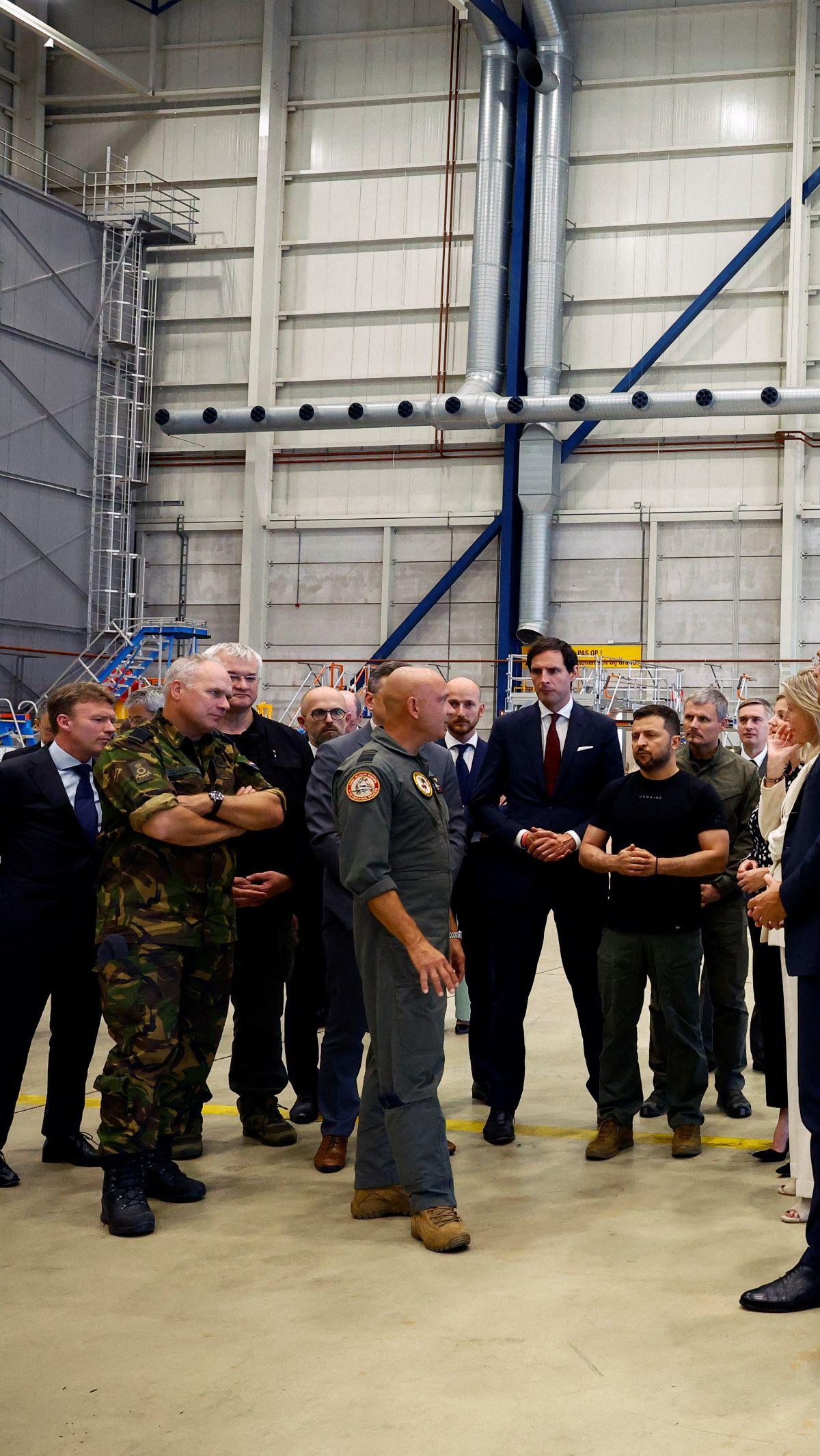 Pemberian jet tempur F-16 oleh Denmark dan Belanda ini juga sudah direstui Amerika Serikat selaku negara asal pembuatan jet jempur tersebut.
